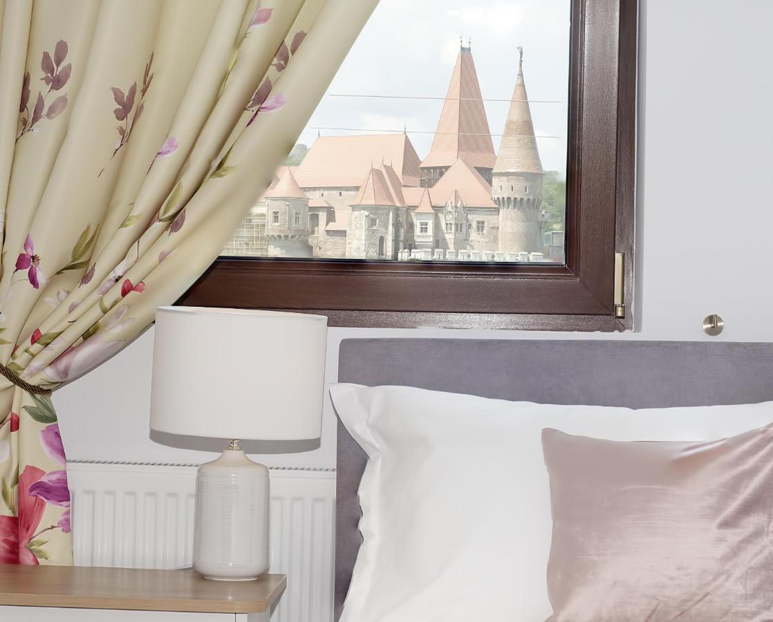 La Fontaine Hotell Hunedoara Exteriör bild