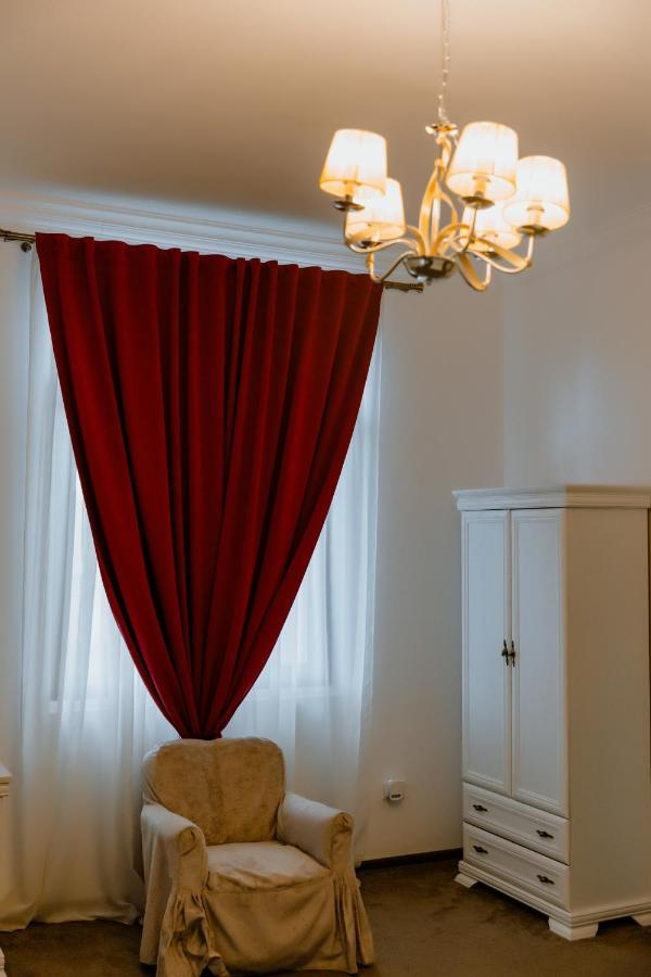 La Fontaine Hotell Hunedoara Exteriör bild